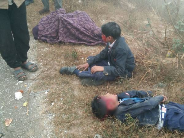 Children injured when a school bus hit by truck in Mainpuri Children injured when a school bus hit by truck in Mainpuri