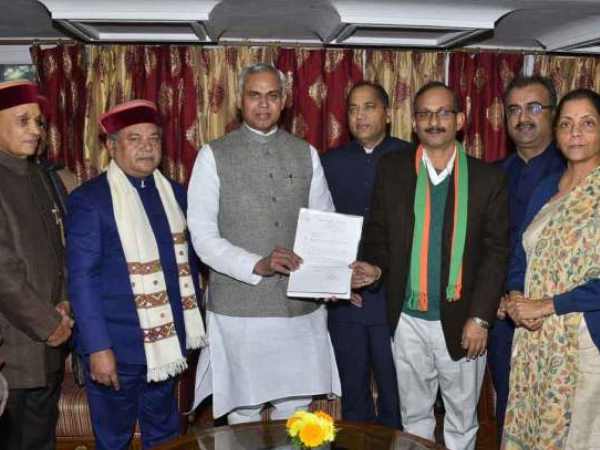 Jai Ram Thakur met Governor in Himachal with mlas to form govt Jai Ram Thakur met Governor in Himachal with mlas to form govt