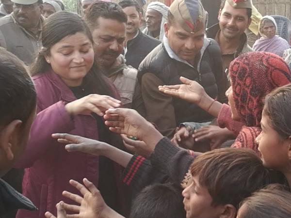 CO Shrestha Thakur celebrated Christmas with poor people CO Shrestha Thakur celebrated Christmas with poor people