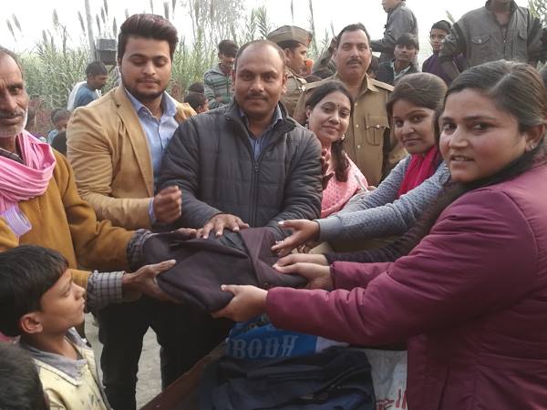 CO Shrestha Thakur celebrated Christmas with poor people CO Shrestha Thakur celebrated Christmas with poor people
