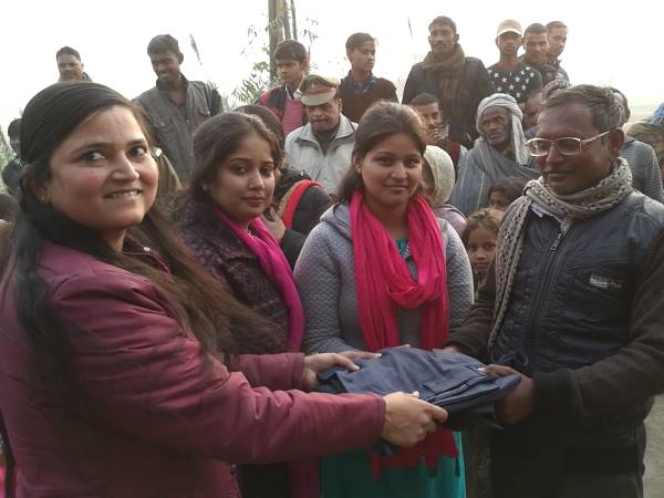 CO Shrestha Thakur celebrated Christmas with poor people CO Shrestha Thakur celebrated Christmas with poor people