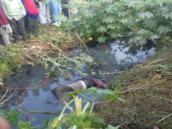 Saharanpur: Dead body of a woman thrown in the drain after Rape!, can not be identified Saharanpur: Dead body of a woman thrown in the drain after Rape!, can not be identified