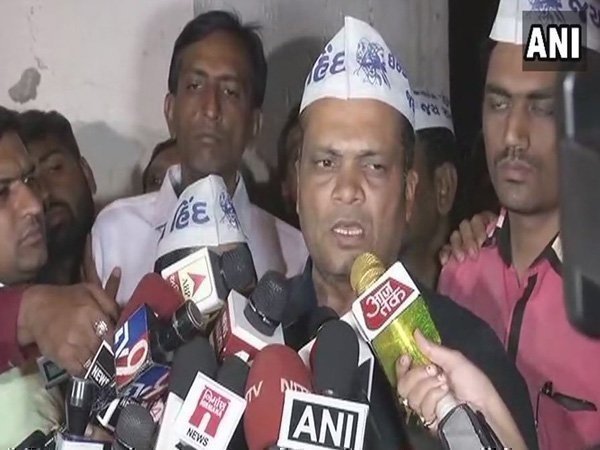 दिनेश दिनेश