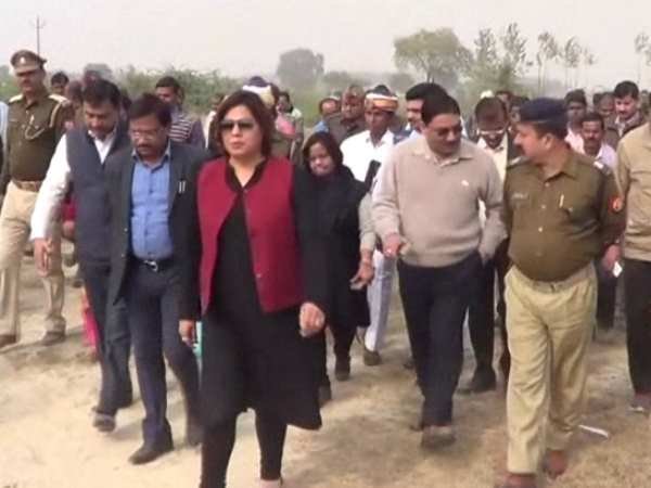 Hardoi DM took help of villagers for Gaushala for cows Hardoi DM took help of villagers for Gaushala for cows