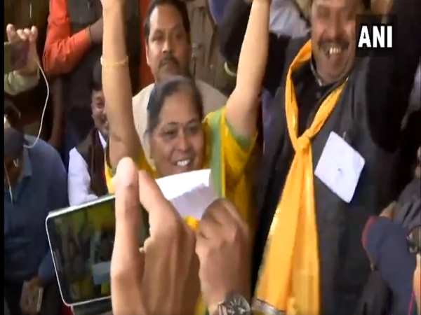 यूपी निकाय चुनाव: मथुरा के वार्ड नं. 56 में टाई होने के बाद लकी ड्रा से जीती BJP यूपी निकाय चुनाव: मथुरा के वार्ड नं. 56 में टाई होने के बाद लकी ड्रा से जीती BJP