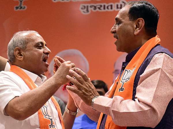 रूपाणी कैबिनेट में किस-किसको मिली जगह, मिलें नए मंत्रियों से रूपाणी कैबिनेट में किस-किसको मिली जगह, मिलें नए मंत्रियों से