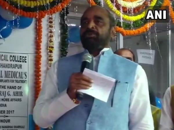 डॉक्टरों के छुट्टी लेने पर भड़के केंद्रीय मंत्री हंसराज अहीर डॉक्टरों के छुट्टी लेने पर भड़के केंद्रीय मंत्री हंसराज अहीर