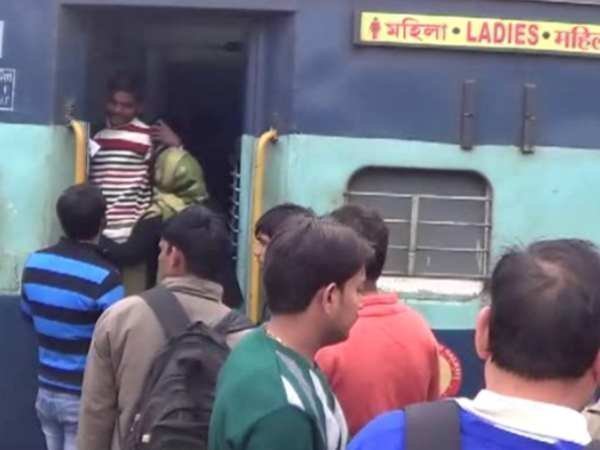 Women molested and looted in running train in Hardoi, Uttar Pradesh. Women molested and looted in running train in Hardoi, Uttar Pradesh.