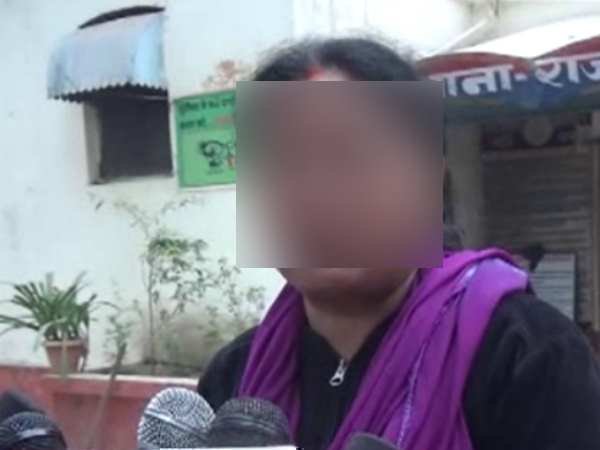 Women molested and looted in running train in Hardoi, Uttar Pradesh. Women molested and looted in running train in Hardoi, Uttar Pradesh.