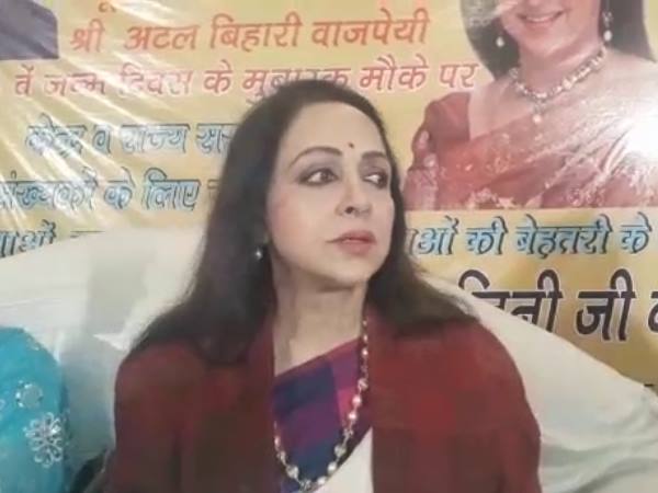 Hema Malini celebrated Atal Bihari Vajpayee birthday in Mathura. Hema Malini celebrated Atal Bihari Vajpayee birthday in Mathura.