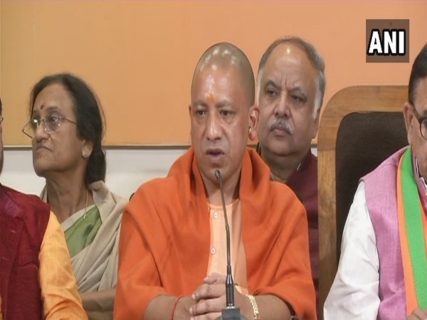 UP Civic Poll 2017: गुजरात की बात करने वालों को करारा जवाब मिला है, बोले योगी आदित्यनाथ UP Civic Poll 2017: गुजरात की बात करने वालों को करारा जवाब मिला है, बोले योगी आदित्यनाथ
