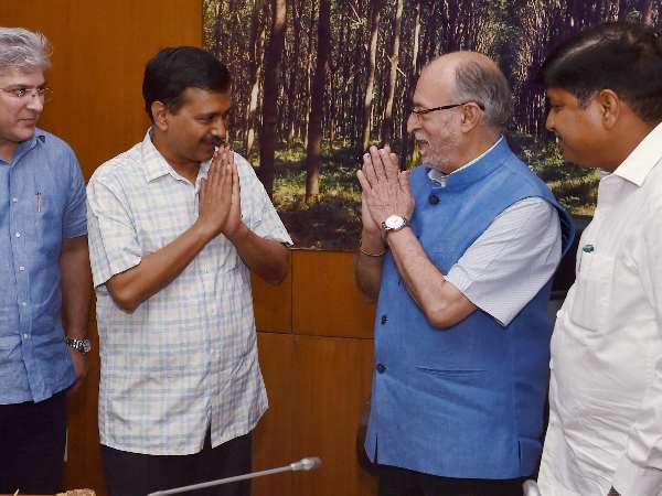 सपा सांसद नरेश अग्रवाल बोले- दिल्ली के सीएम केजरीवाल के साथ चपरासी जैसा सलूक करते हैं LG अनिल बैजल सपा सांसद नरेश अग्रवाल बोले- दिल्ली के सीएम केजरीवाल के साथ चपरासी जैसा सलूक करते हैं LG अनिल बैजल