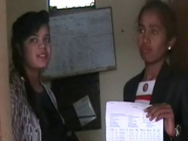 kannauj two girls caught for doing fraud in uttar pradesh kannauj two girls caught for doing fraud in uttar pradesh