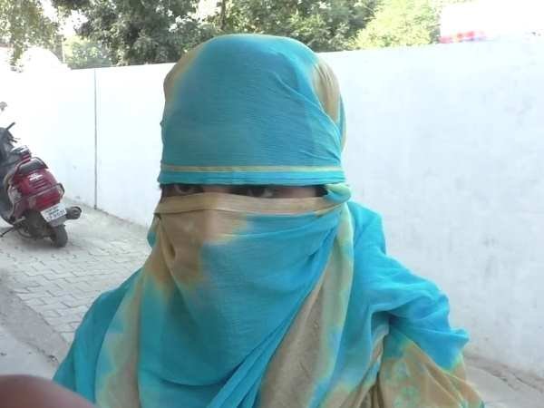 Young girl told story of love and fraud to police office in Mathura Young girl told story of love and fraud to police office in Mathura