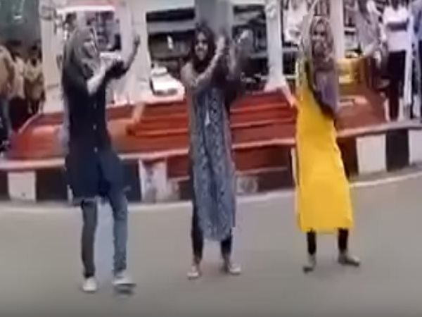 kerala three college students dancing in public video viral kerala three college students dancing in public video viral