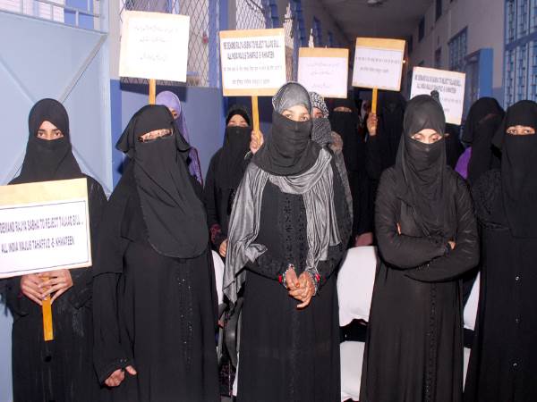 muslim women oppose triple talaq bill in saharanpur uttar pradesh muslim women oppose triple talaq bill in saharanpur uttar pradesh
