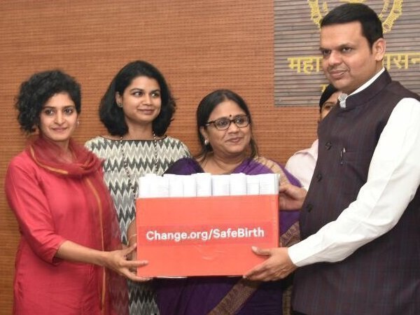 बाल वेश्यावृति को रोकने के लिए बीजेपी नेता शायना एनसी ने की ये मांग बाल वेश्यावृति को रोकने के लिए बीजेपी नेता शायना एनसी ने की ये मांग