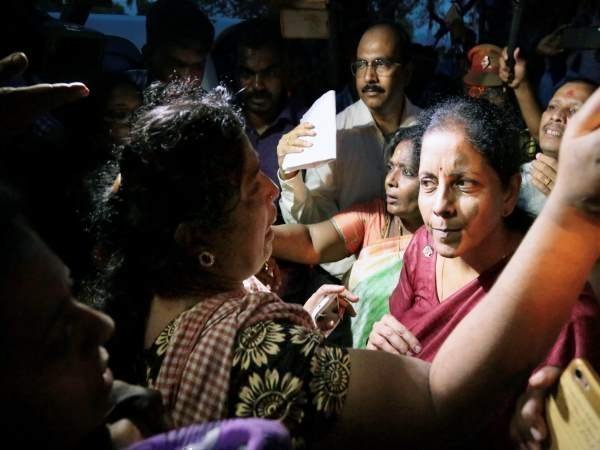 Okhi Cyclone: निर्मला सीतारमण ने कहा- गायब लोगों को खोजने की उम्मीद नहीं छोड़ी Okhi Cyclone: निर्मला सीतारमण ने कहा- गायब लोगों को खोजने की उम्मीद नहीं छोड़ी