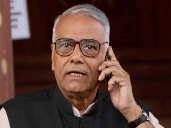 राफेल पर घेर चुके हैं सरकार को