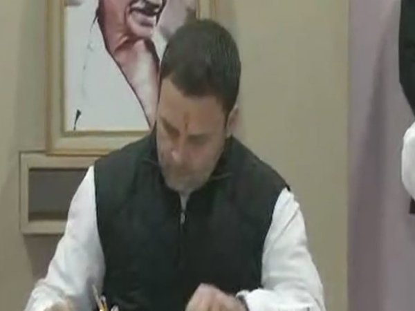 Live: राहुल गांधी ने कांग्रेस अध्यक्ष पद के लिए भरा पर्चा Live: राहुल गांधी ने कांग्रेस अध्यक्ष पद के लिए भरा पर्चा