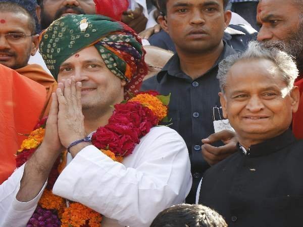 बिजली-पानी को बनाया मुद्दा