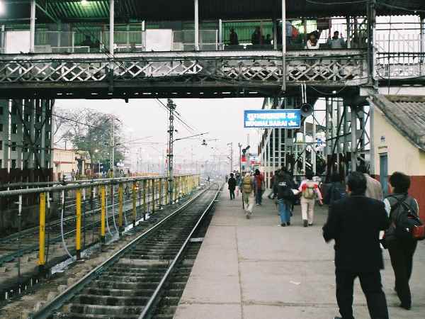 Varanasi: Many trains late and some cancelled today, have read this Varanasi: Many trains late and some cancelled today, have read this