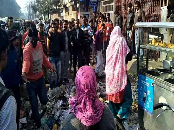 Punish for misbehave with women worker in Saharanpur Punish for misbehave with women worker in Saharanpur