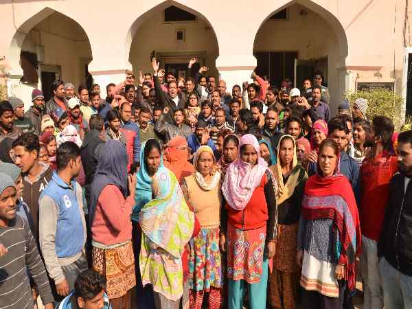 Punish for misbehave with women worker in Saharanpur Punish for misbehave with women worker in Saharanpur