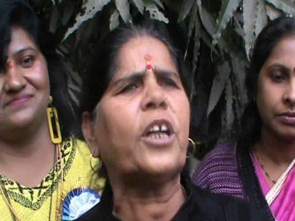 Gulabi gang leader Sampat Pal attacked election commission after civic election in UP Gulabi gang leader Sampat Pal attacked election commission after civic election in UP