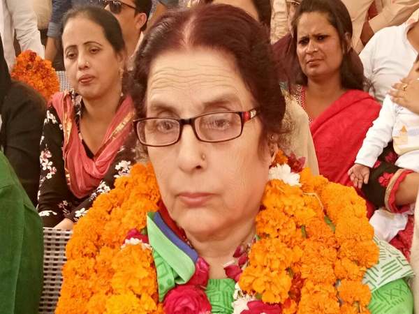 UP Civic Polls 2017:पूर्व केंद्रीय मंत्री जितिन प्रसाद की भाभी नीलिमा प्रसाद को चौथी बार मिली करारी हार, सपा का कब्जा UP Civic Polls 2017:पूर्व केंद्रीय मंत्री जितिन प्रसाद की भाभी नीलिमा प्रसाद को चौथी बार मिली करारी हार, सपा का कब्जा