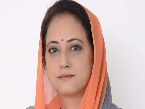 UP Civic Polls 2017:पूर्व केंद्रीय मंत्री जितिन प्रसाद की भाभी नीलिमा प्रसाद को चौथी बार मिली करारी हार, सपा का कब्जा UP Civic Polls 2017:पूर्व केंद्रीय मंत्री जितिन प्रसाद की भाभी नीलिमा प्रसाद को चौथी बार मिली करारी हार, सपा का कब्जा