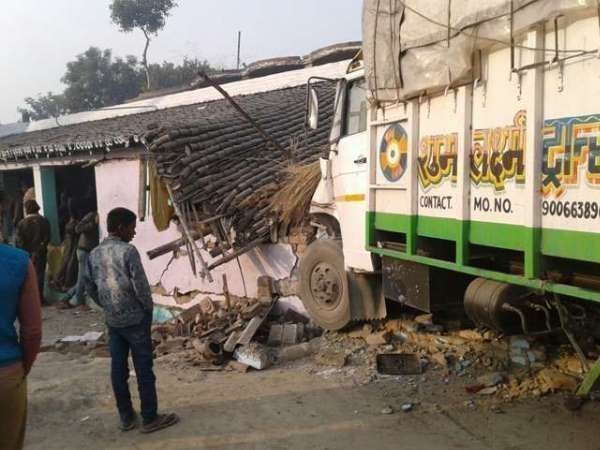 खराब सड़क के चलते हुआ हादसा