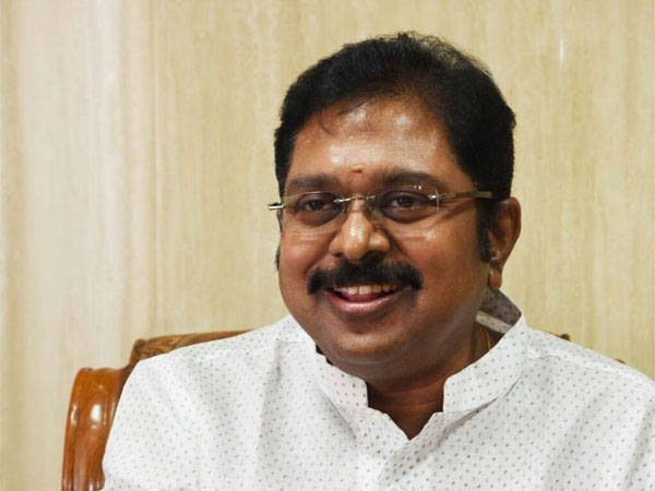 Bypoll: वोटों की गिनती जारी, जया की सीट पर दिनाकरन आगे Bypoll: वोटों की गिनती जारी, जया की सीट पर दिनाकरन आगे
