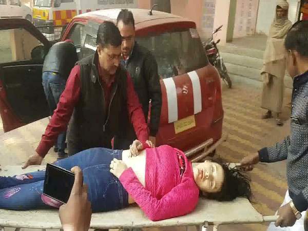 yamuna expressway road accident 2 died one is foreigner civilian yamuna expressway road accident 2 died one is foreigner civilian
