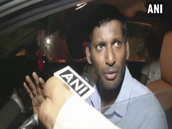 आरके नगर उपचुनाव: एक बार फिर से रद्द हुआ अभिनेता विशाल का नामांकन आरके नगर उपचुनाव: एक बार फिर से रद्द हुआ अभिनेता विशाल का नामांकन