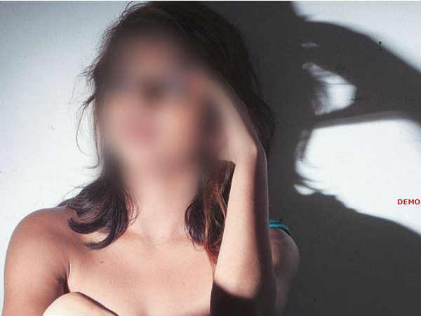 गायत्री मंदिर में हुई शादी, दी गई डेढ़ लाख रुपये की राशि