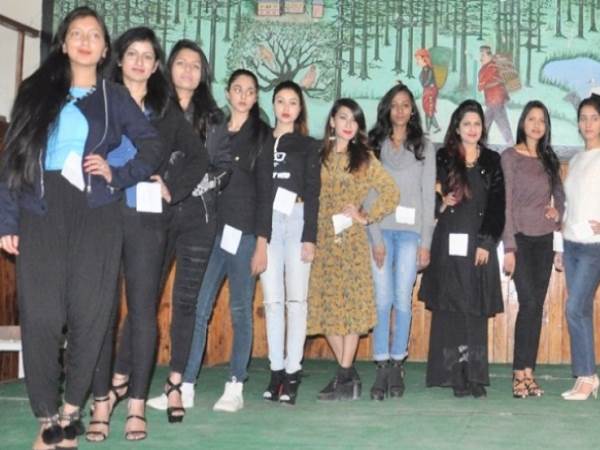 ऑडीशन में 40 सुंदरियों ने लिया भाग