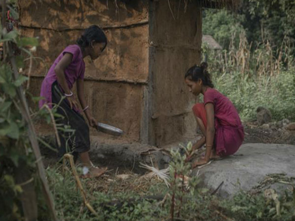 पीरियड्स में घरों से बेघर हो जाती है महिलाएं