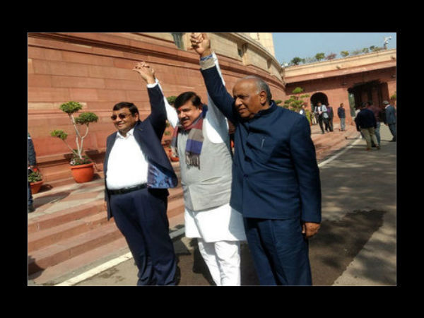AAP MPs boycott President's speech in Parliament AAP MPs boycott President's speech in Parliament