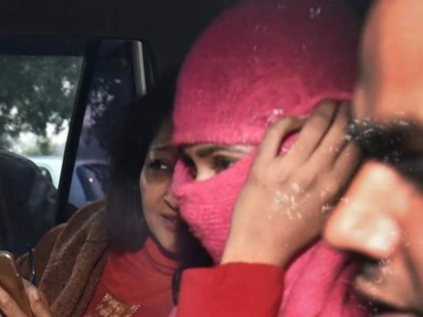 एक मैसेज ने बदल दी दुनिया, बन गई स्मगलर