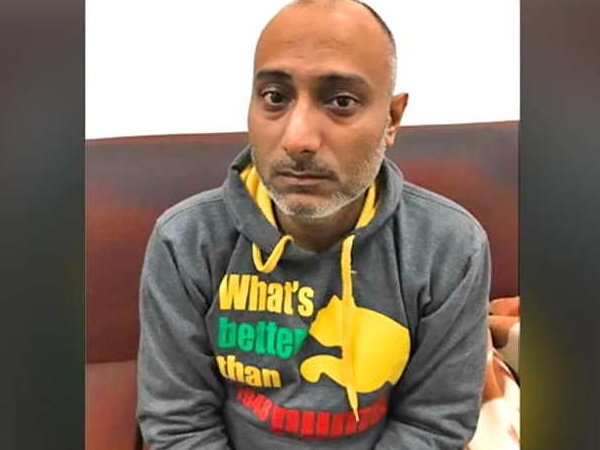 हर महीने देवशी दो बार डॉलर लेकर हांगकांग जाती थी