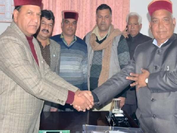 पेश किए गए चार प्रस्ताव सभी में समर्थन