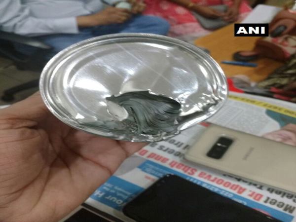 सुरक्षाकर्मी भी छोटा डिब्बा देखकर रह गए हैरान