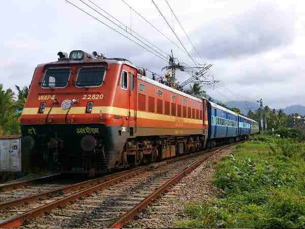 प्रयाग जंक्शन से लखनऊ व फैजाबाद