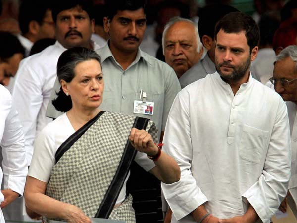 सोनिया को मिलती थी पहली पंक्ति में जगह