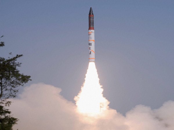 भारत ने किया परमाणु से लैस अग्नि मिसाइल -2 का सफल परीक्षण, भारत ने किया परमाणु से लैस अग्नि मिसाइल -2 का सफल परीक्षण,