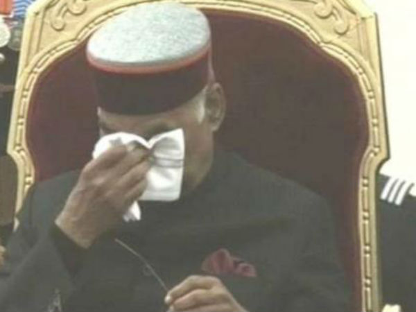 शहीद की मां-पत्नी को देख राजपथ पर भावुक हुए राष्ट्रपति शहीद की मां-पत्नी को देख राजपथ पर भावुक हुए राष्ट्रपति