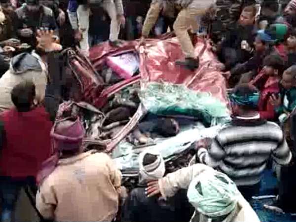 Six people killed on spot when truck overturned on car in Agra Six people killed on spot when truck overturned on car in Agra