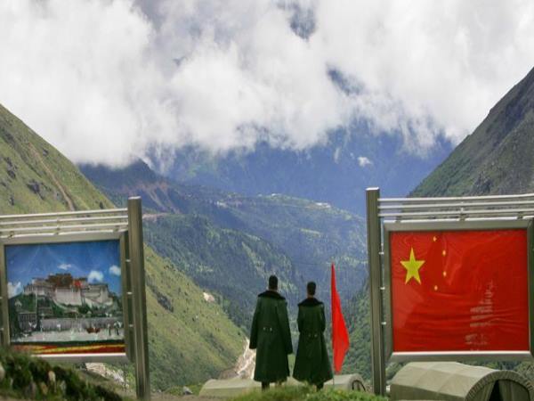 रावत के बयान पर चीन ने कहा- डोकलाम हमारे अधिकार क्षेत्र में रावत के बयान पर चीन ने कहा- डोकलाम हमारे अधिकार क्षेत्र में