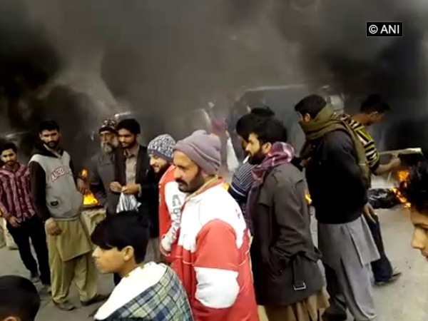 पाक के खिलाफ POK में बवाल, सैकड़ों प्रदर्शनकारी सड़कों पर पाक के खिलाफ POK में बवाल, सैकड़ों प्रदर्शनकारी सड़कों पर
